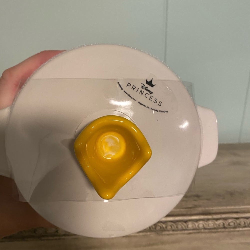 NWT Rae Dunn Disney Princess Dish with Cover - Picture 5 of 6